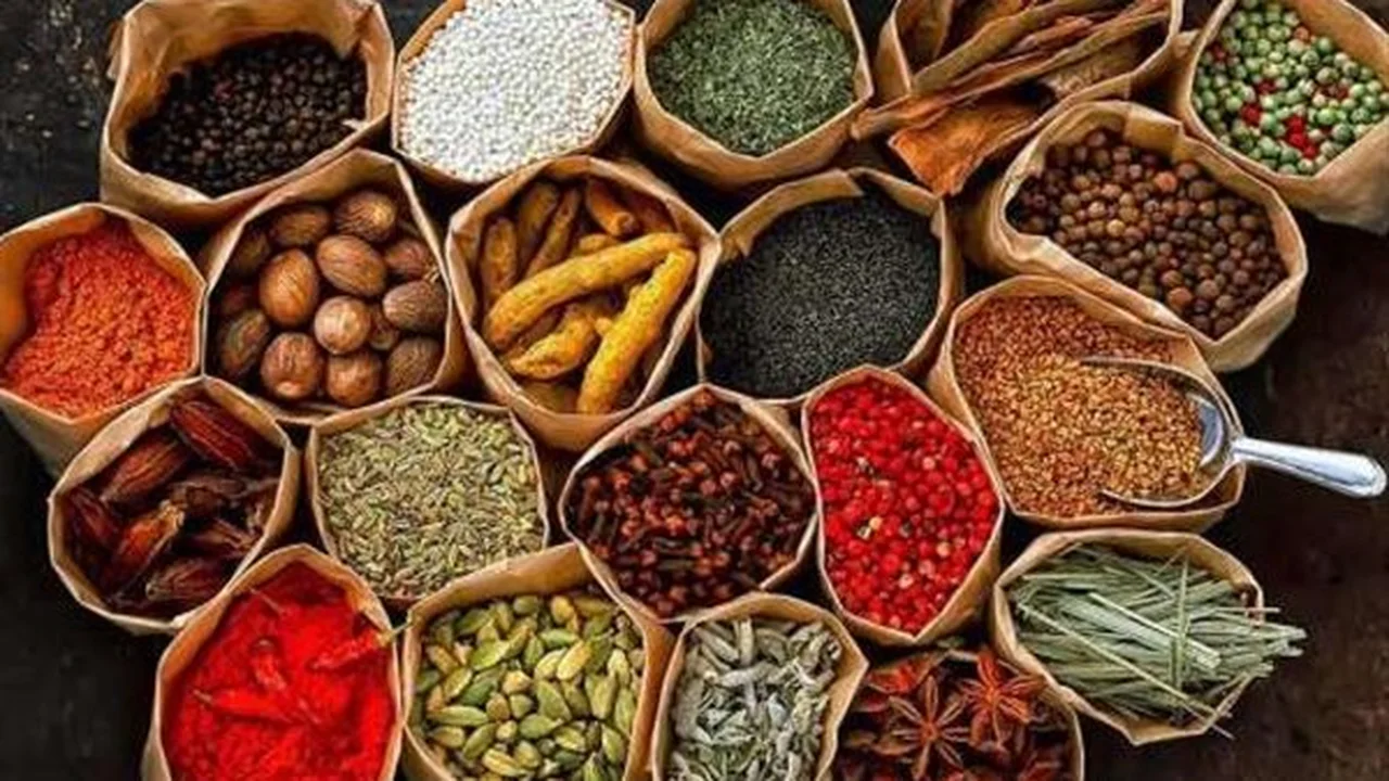 ارتفاع أسعار العطارة في مصر وسط اعتماد السوق على 70% من الاستيراد